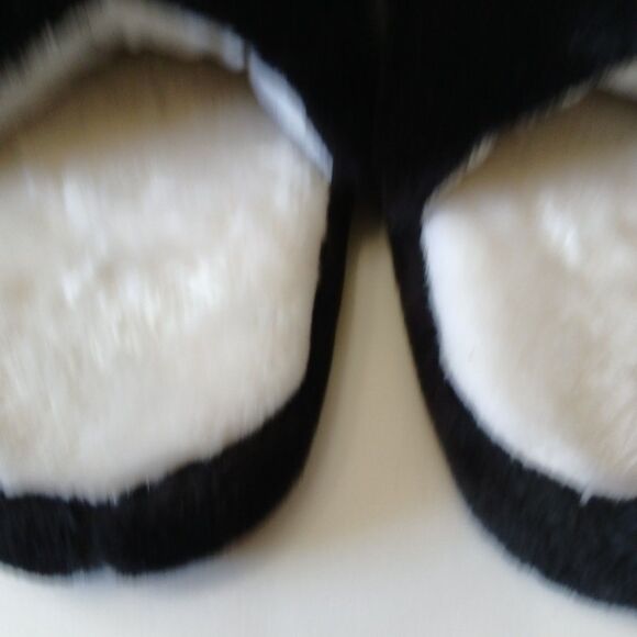 Areopostale Fuzzy Penguin Slippers Medium 7-8/Black, White,Orange/Slip-on CUTE - Picture 5 of 16